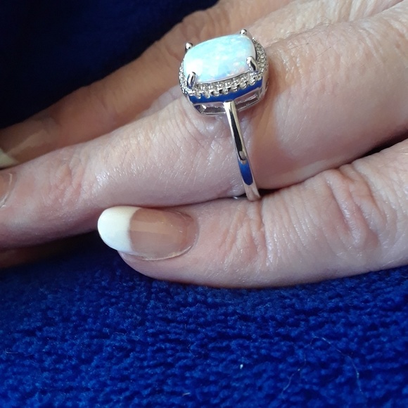 ❄ Host Pick 1/2❄☃️.37 ctw. Lab Created Opal. - Picture 2 of 3